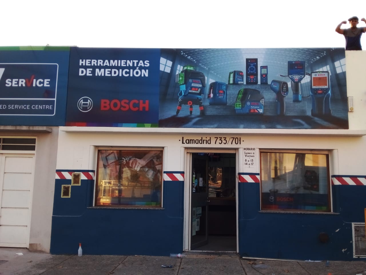 Cartelería exterior iluminada