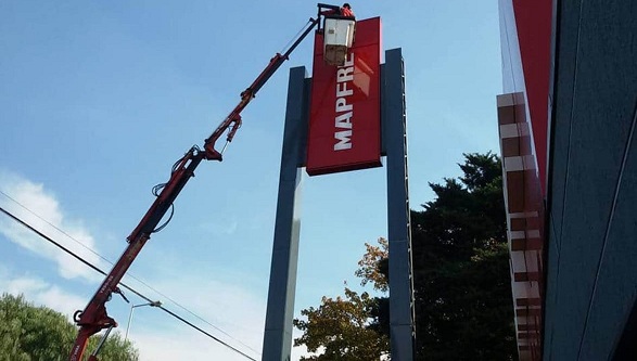 Equipo LSL Publicidad en montaje